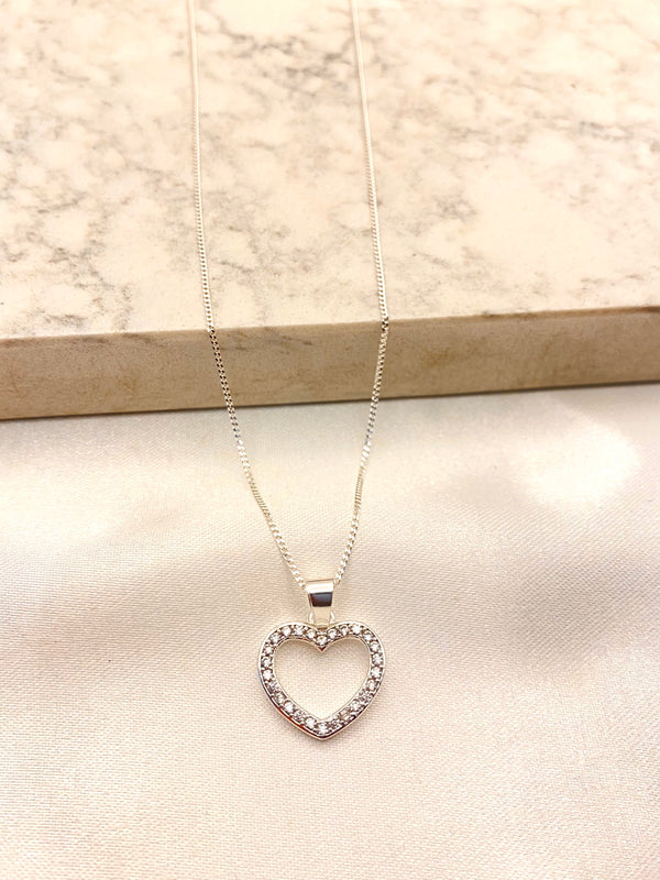 Collar Corazon Silueta Plata