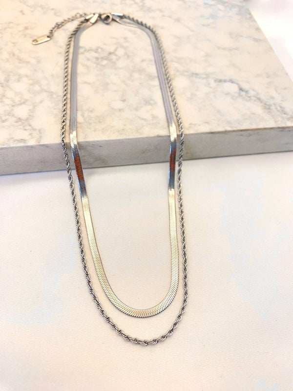 Collar Snake Torsal Plateada Acero