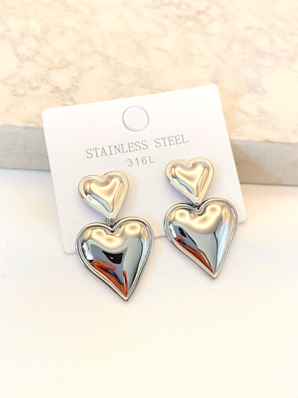 Arete Dos Corazones Bisel Plateado Acero