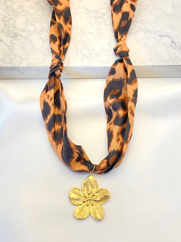 Bandana con Dije Flor