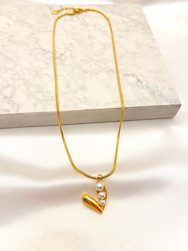 Collar Corazon 3 Perlas Acero