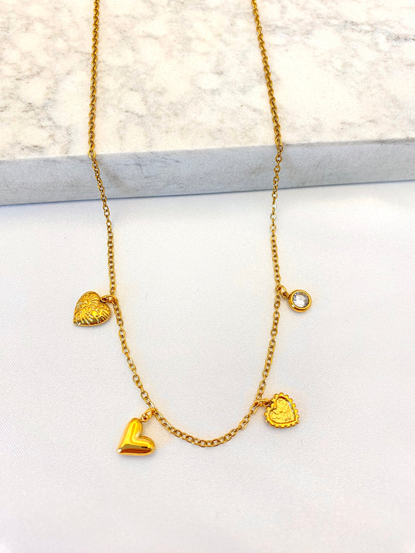 Collar Dijes Corazones Dorado