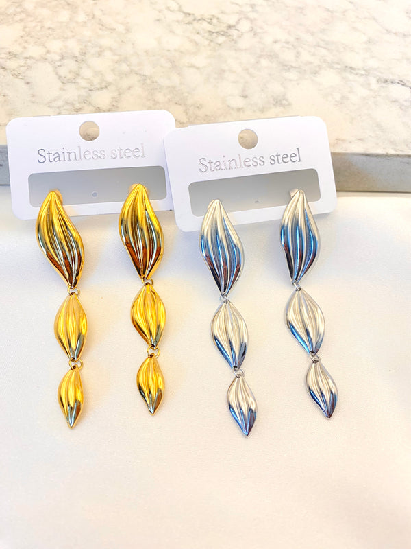 Arete Largo Hojas Textura Acero