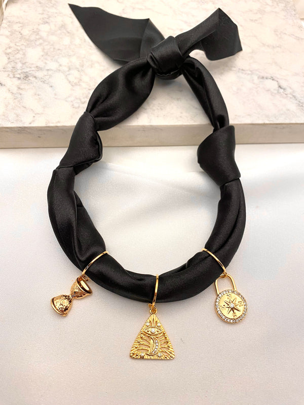 Bandana con Dijes Misticos