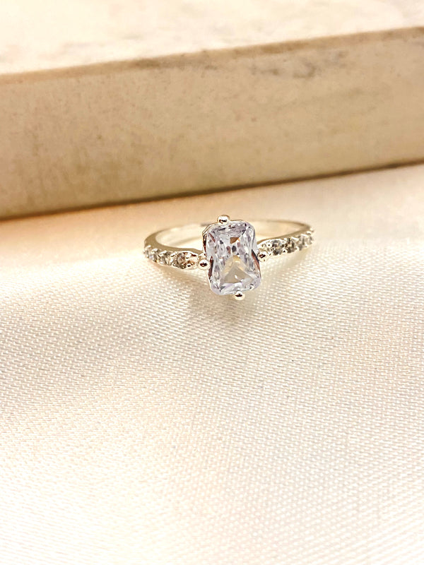 Anillo Zirconia Grande Plata